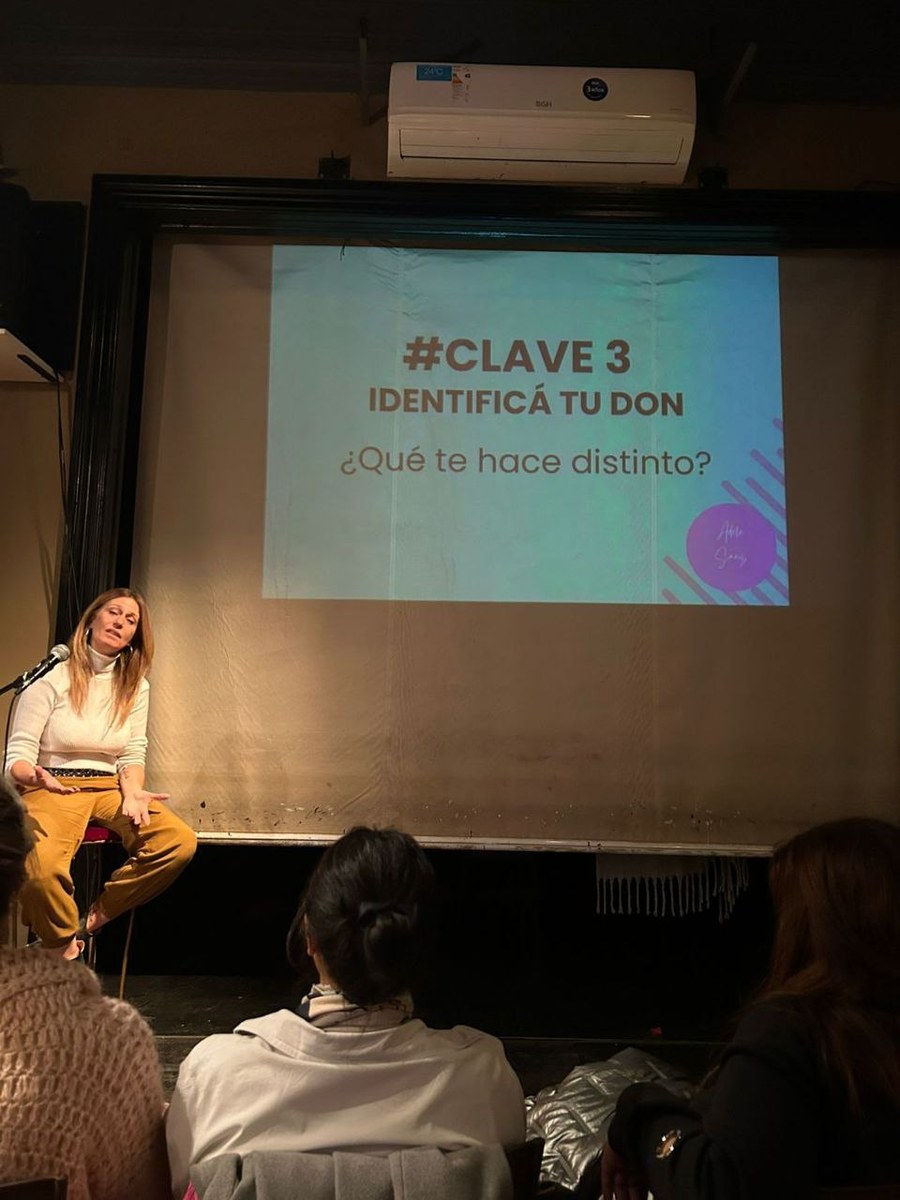 Victoria Flexas presentando las claves del emprendedurismo